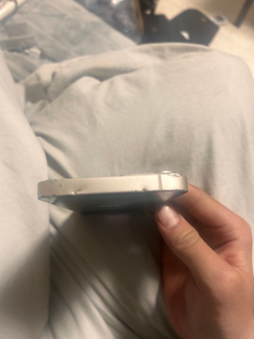 ちょうさん専用 Apple iPhone 13 ホワイト 背面ひび割れ