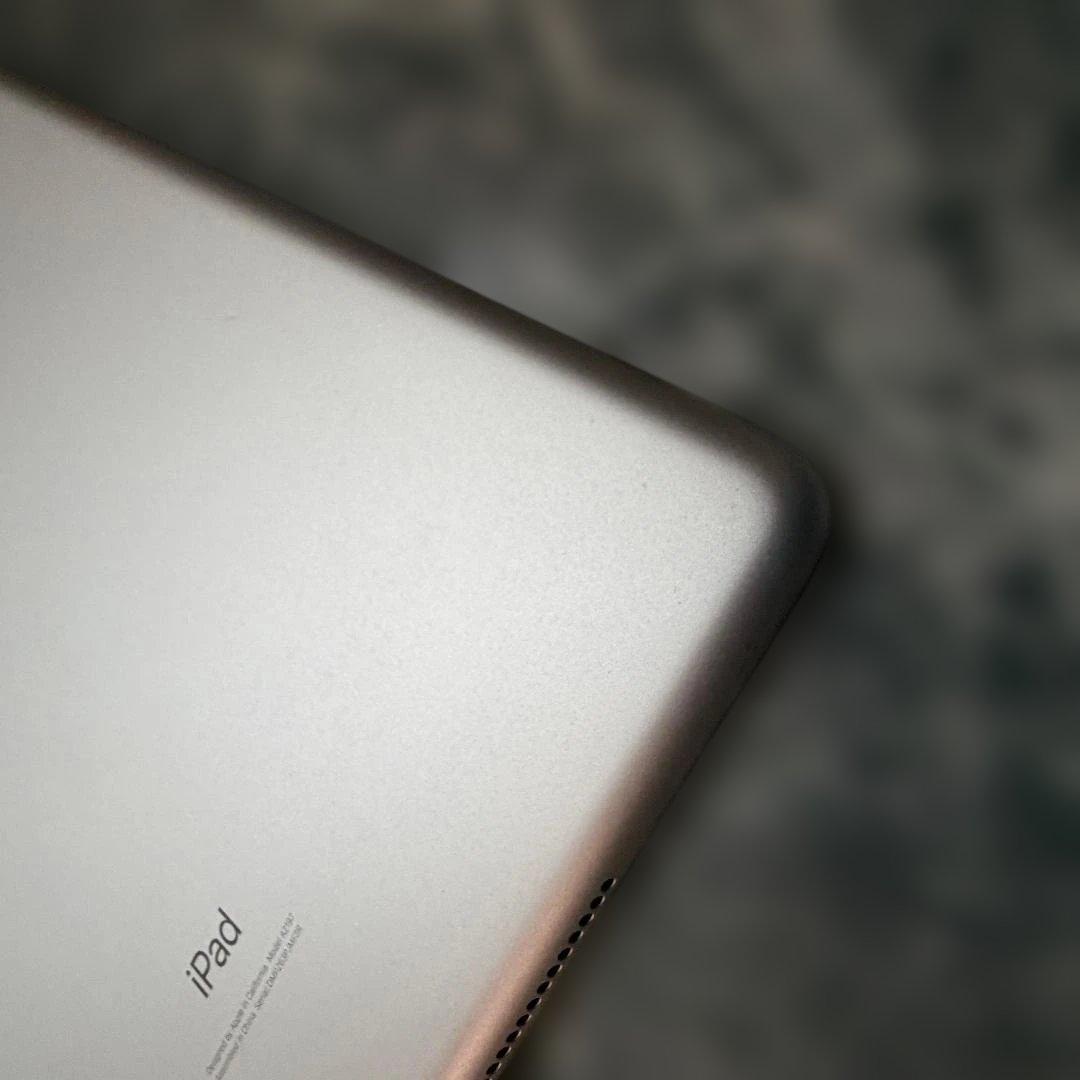 iPad 第７世代 128GB　スペースグレイ