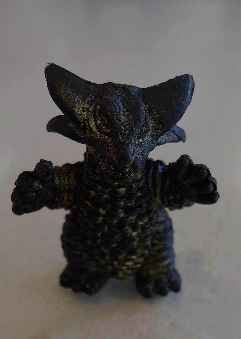 ウルトラマン　怪獣　消しゴム　ゴモラII　黒色　スプレー　美品　レア