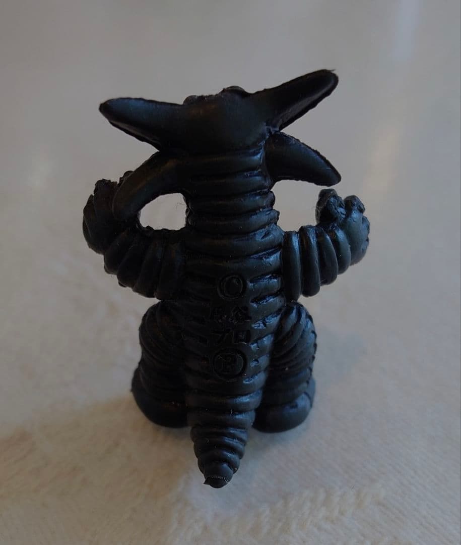 ウルトラマン　怪獣　消しゴム　ゴモラII　黒色　スプレー　美品　レア