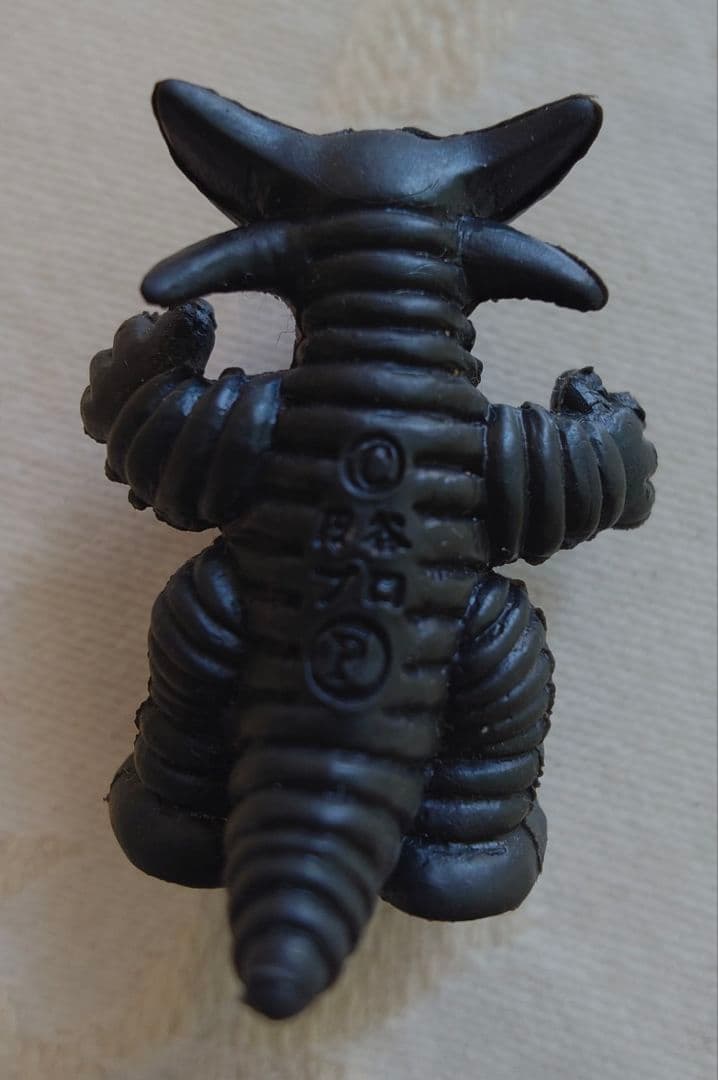 ウルトラマン　怪獣　消しゴム　ゴモラII　黒色　スプレー　美品　レア