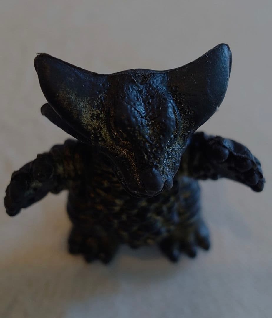 ウルトラマン　怪獣　消しゴム　ゴモラII　黒色　スプレー　美品　レア