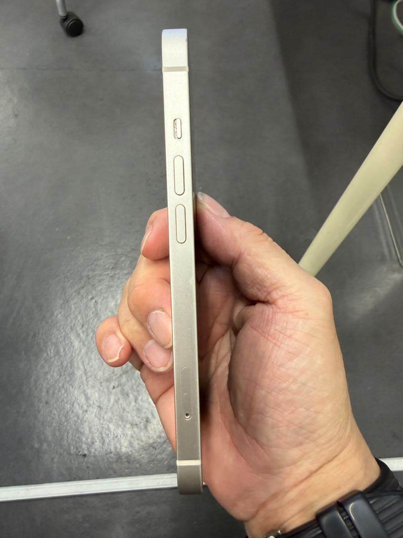 超美品！　Apple iPhone 13 ホワイト 本体