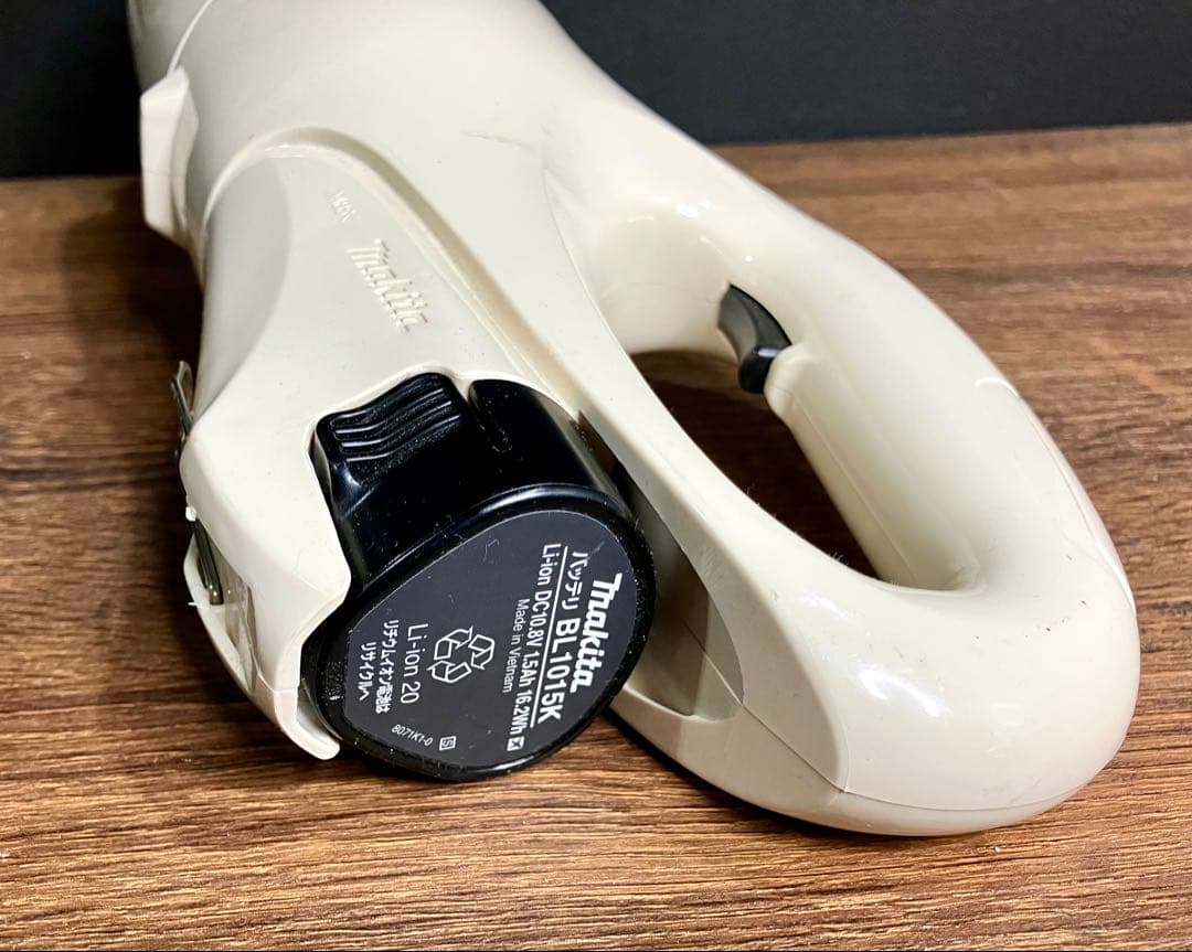 マキタ makita 充電式クリーナー CL1000W 本体