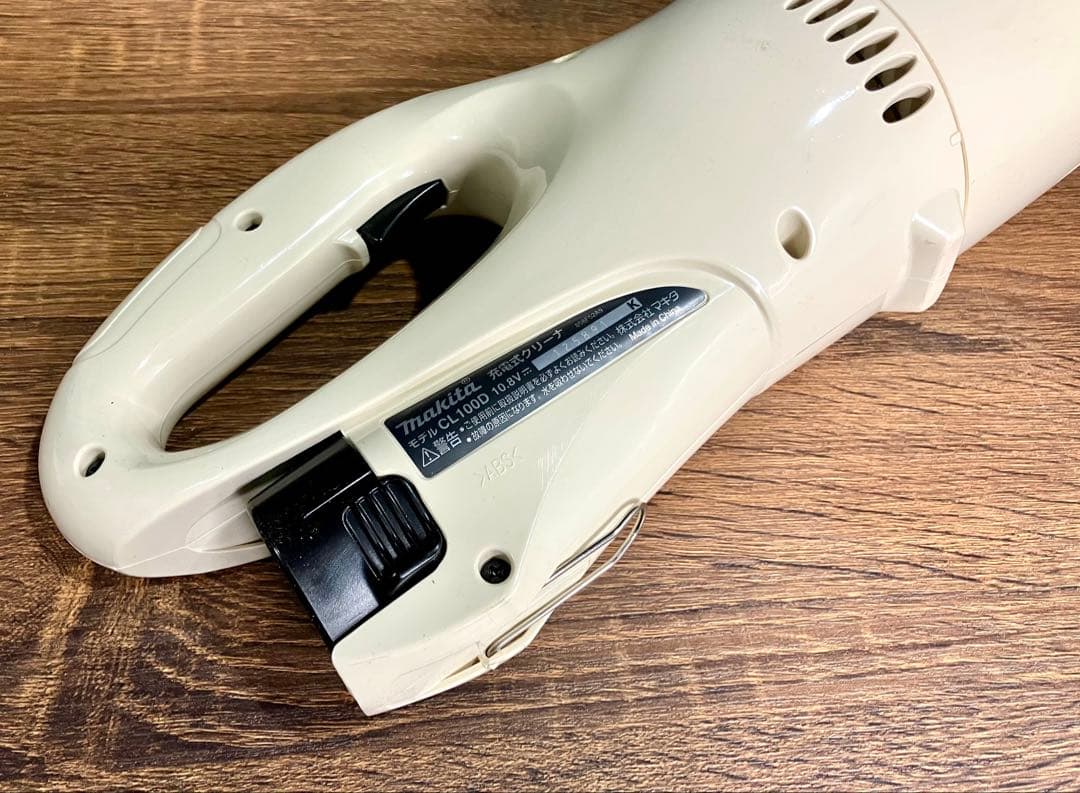 マキタ makita 充電式クリーナー CL1000W 本体