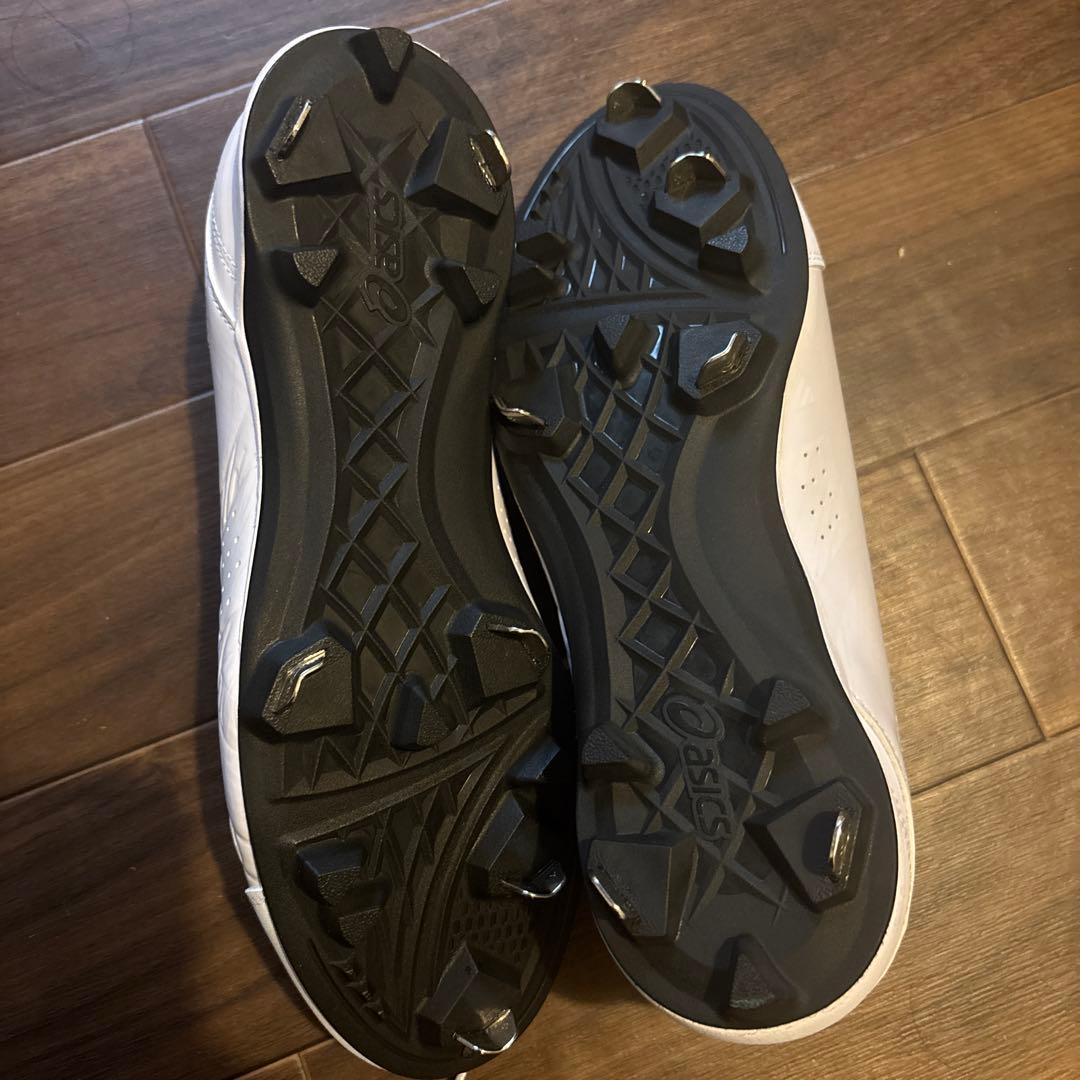 asics ホワイト スパイクシューズ