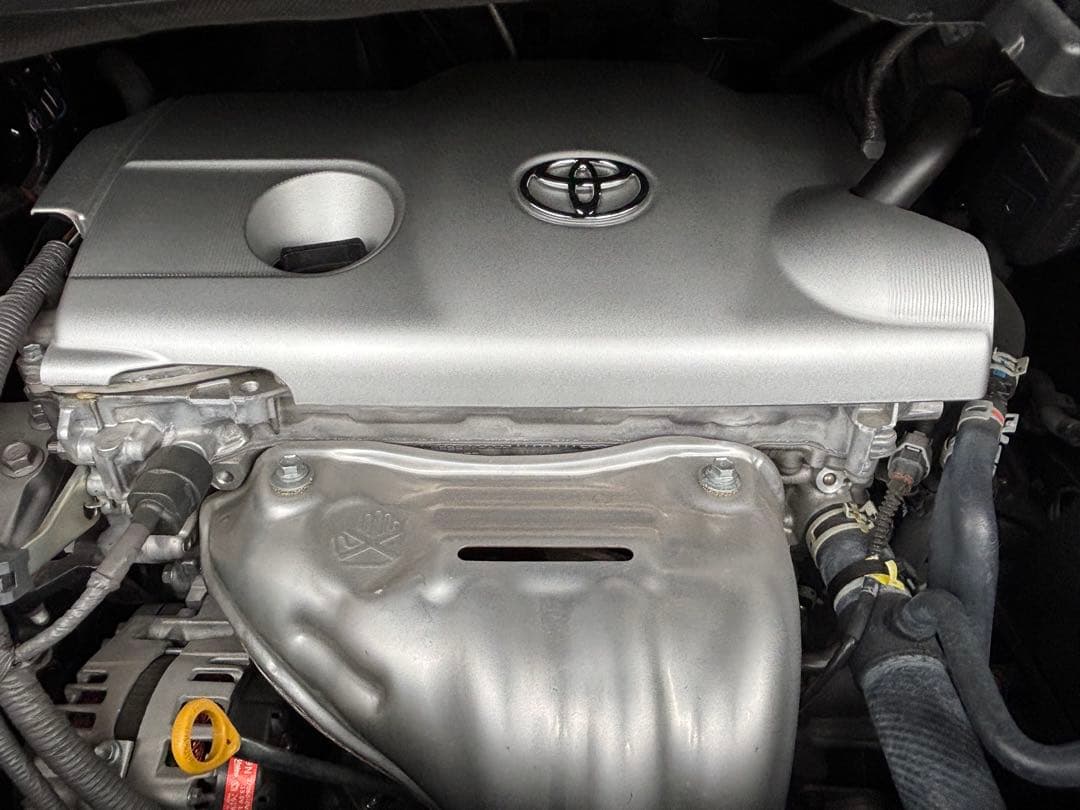 30アルファード、ヴェルファイア　2500cc2AR-FE用エンジンカバー