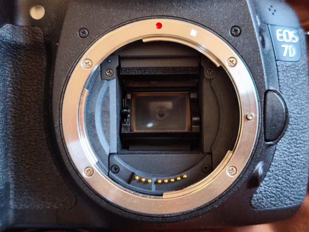 美品 キヤノン EOS 7D 本体、充電器ほか　ショット数13,189回