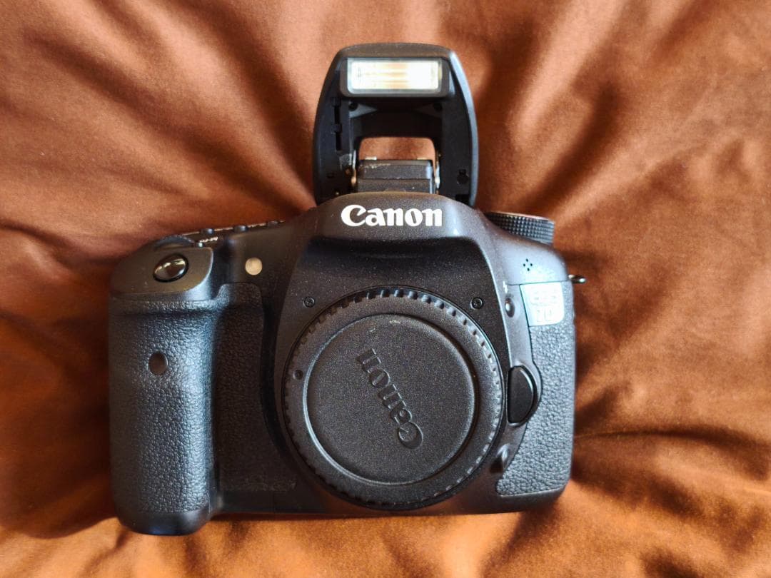 美品 キヤノン EOS 7D 本体、充電器ほか　ショット数13,189回