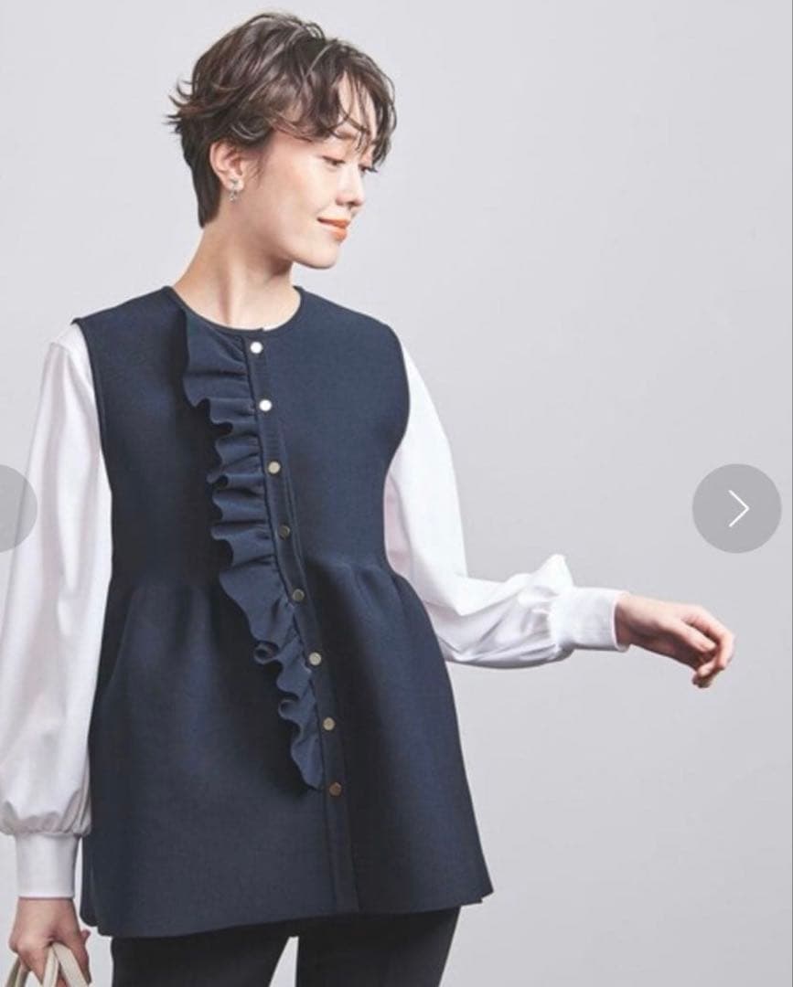 【美品】UNITED ARROWS ユナイテッドアローズ　フリル ニットジレ　紺