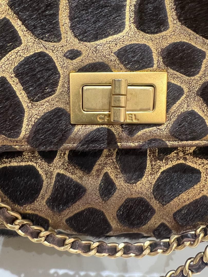 CHANELシャネル　ゴールドと黒のヒョウ柄　ショルダーバッグ　希少