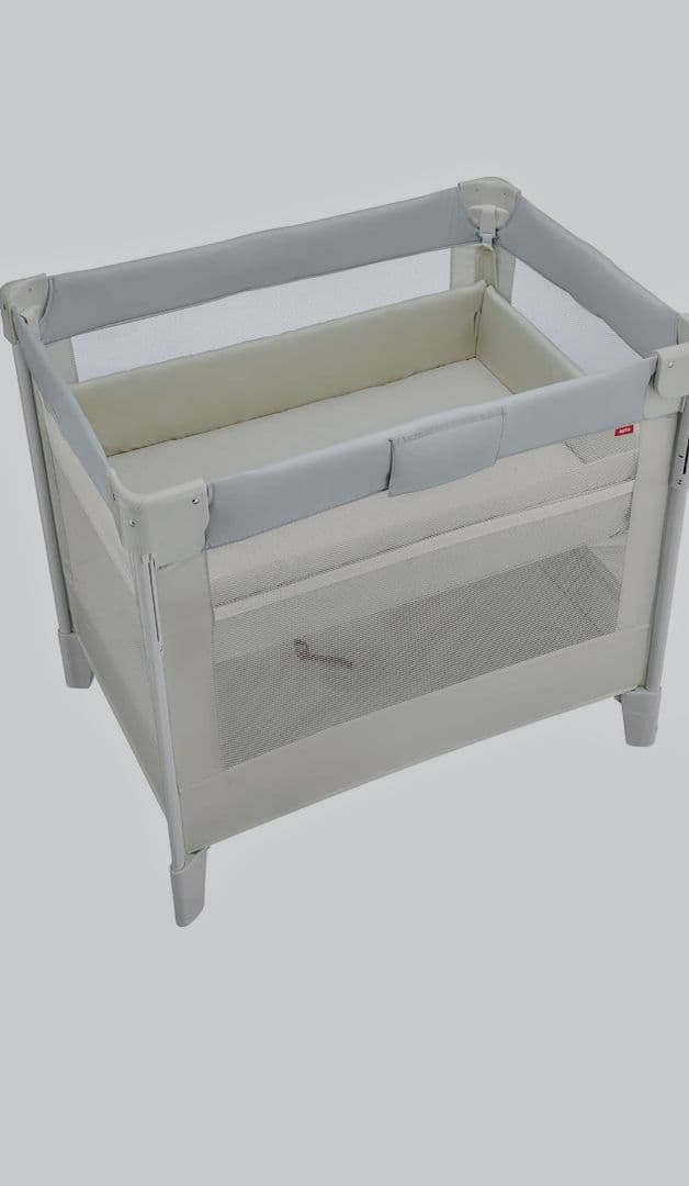 アップリカ　ベビーベッド　マットと布団セット付！！