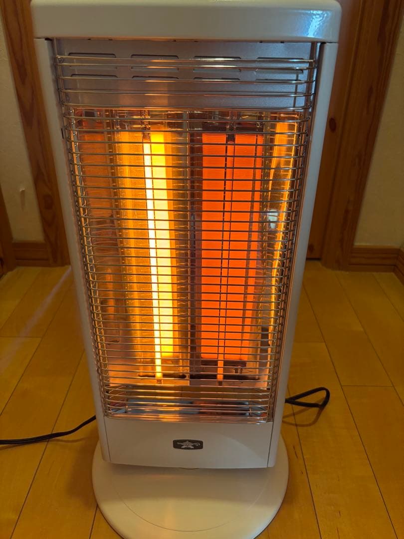 美品 アラジン　グラファイトヒーター　AEH-G100D/W 24年製