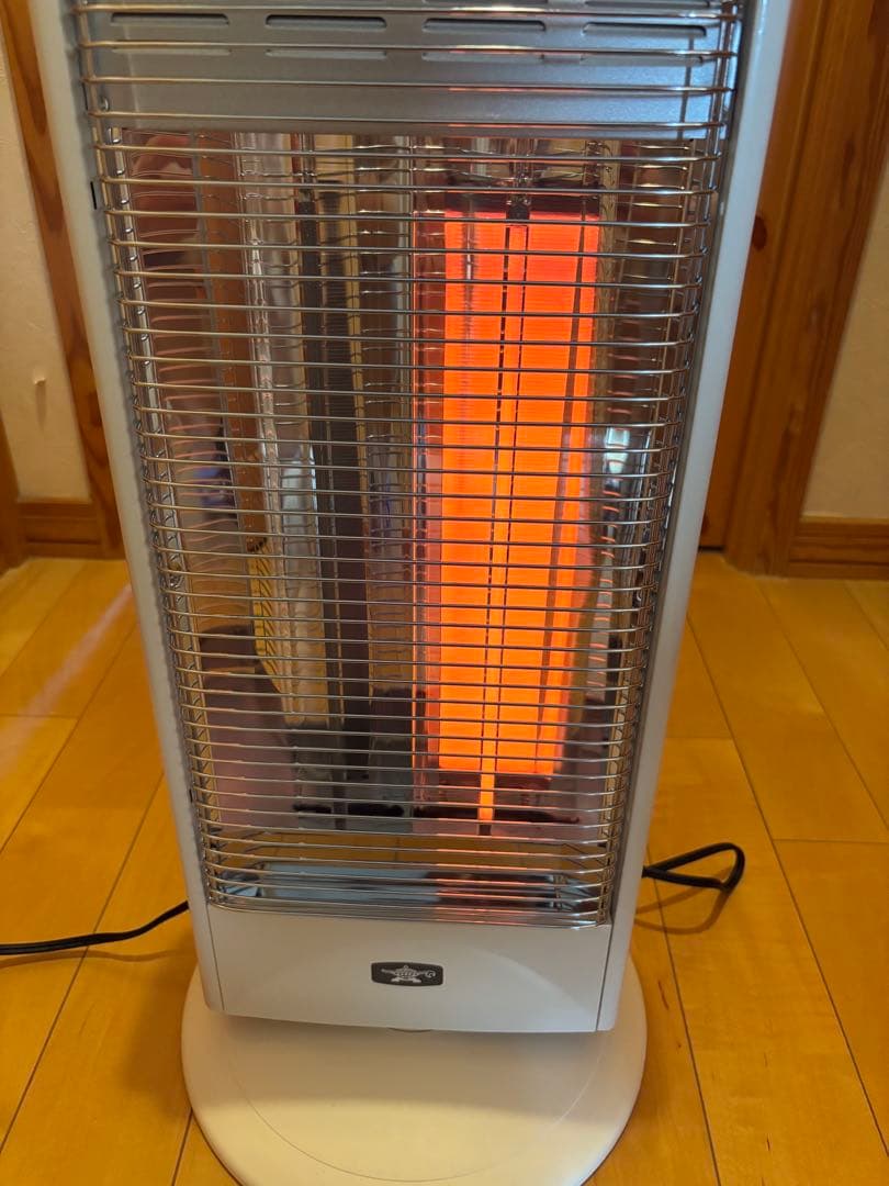 美品 アラジン　グラファイトヒーター　AEH-G100D/W 24年製