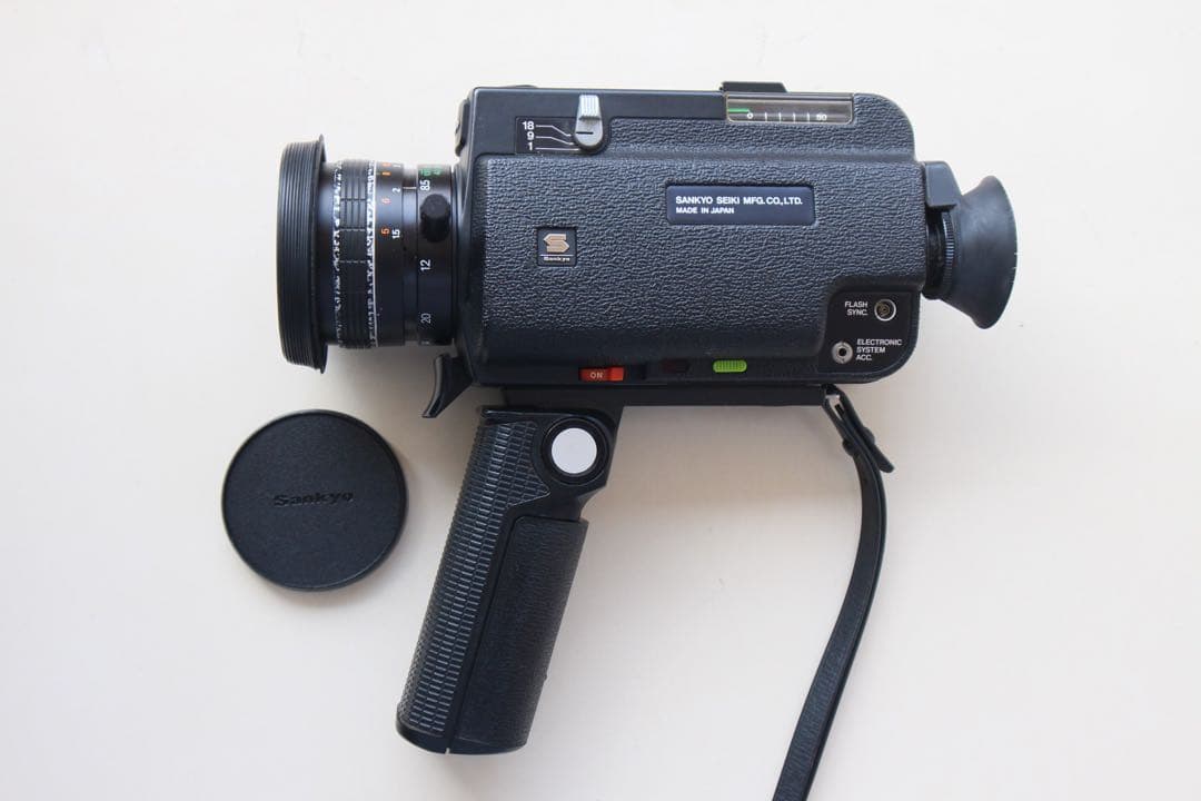 8mmフィルムカメラ　Sankyo ES-44XL 動作品　実写確認済み