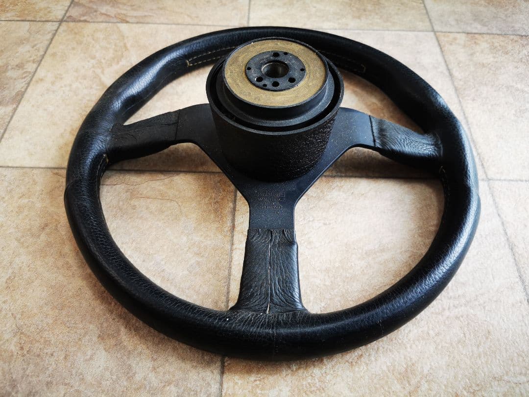 momo 　モモ　ステアリング　V35　S13シルビア