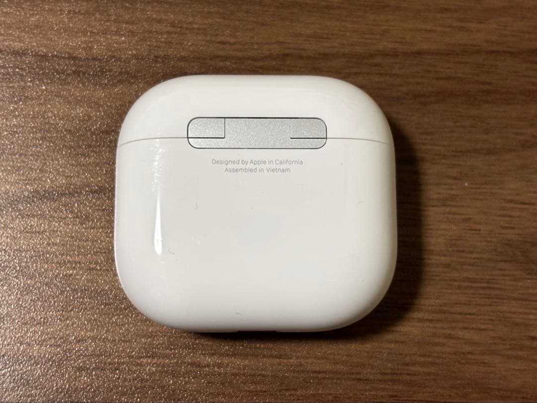 【美品】Apple AirPods4 ノイズキャンセリング搭載モデル