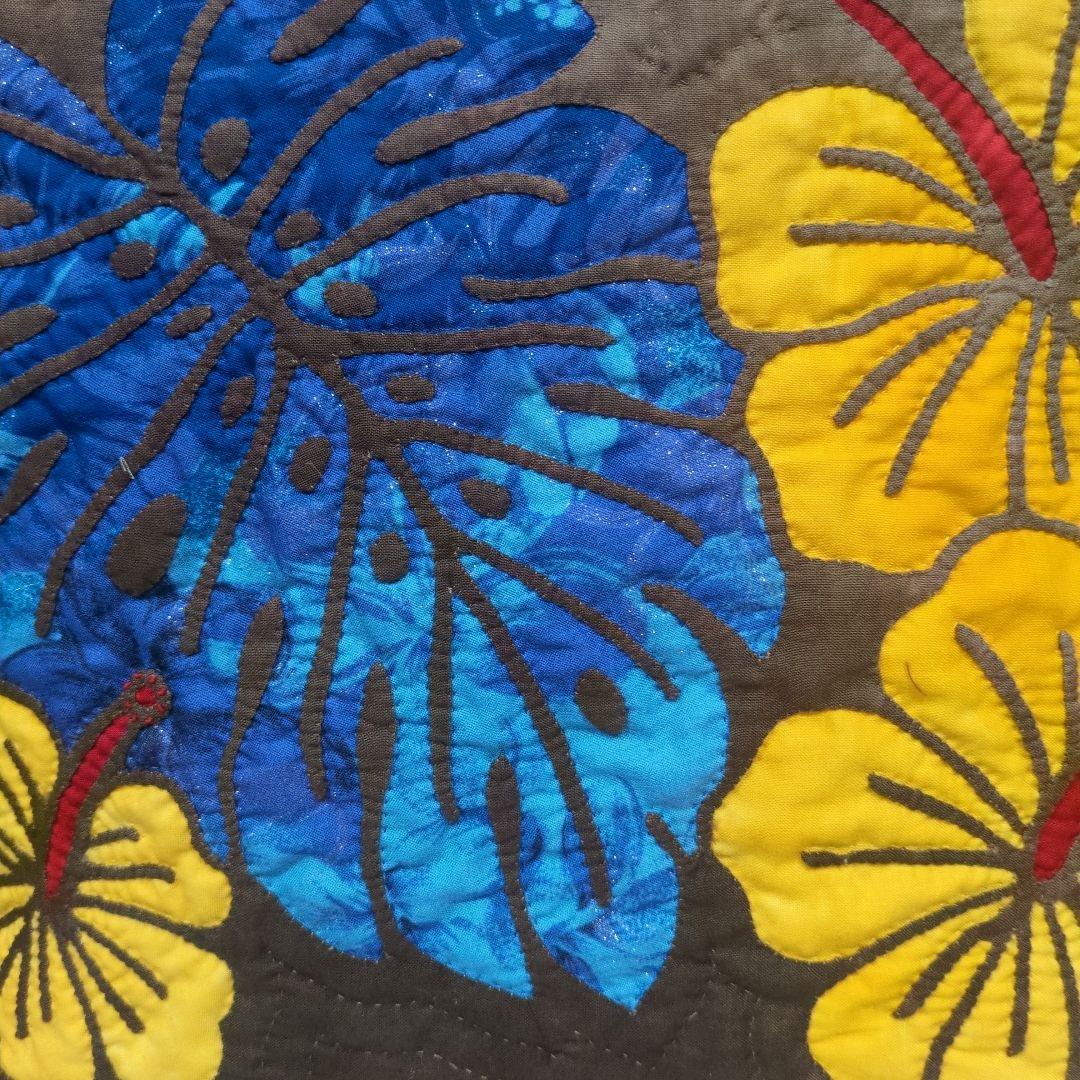 モンステラとハイビスカスのハワイアンキルトバッグ　　ハンドメイド