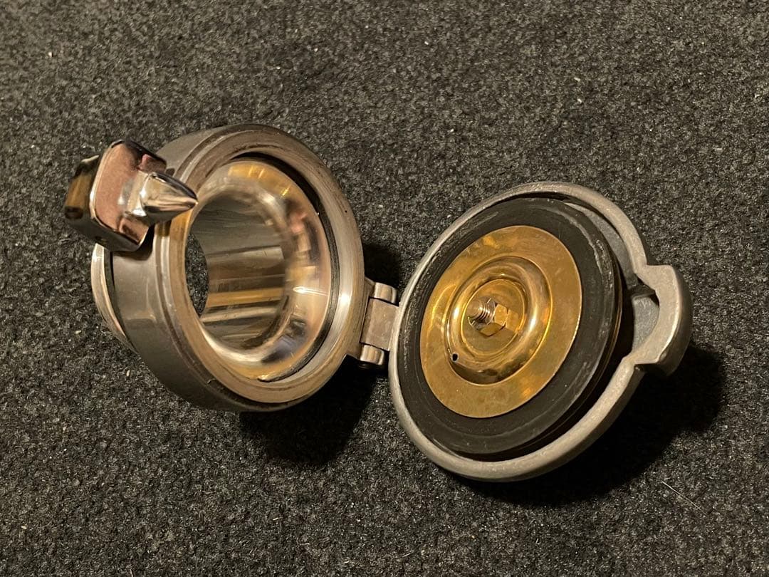 モンツァスタイル ガソリンキャップ フューエルキャップ ハーレー トライアンフ