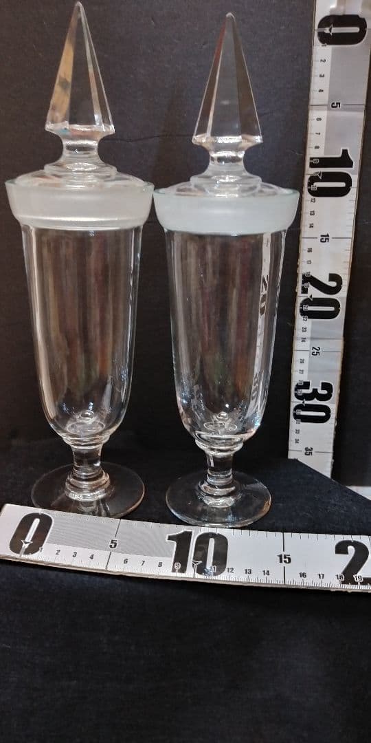 かなり珍しい昭和レトロ「剣先ガラス瓶」２個セット。気品が感じられるお洒落な逸品
