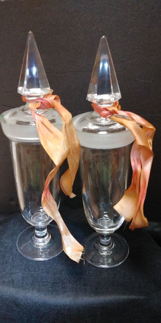 かなり珍しい昭和レトロ「剣先ガラス瓶」２個セット。気品が感じられるお洒落な逸品