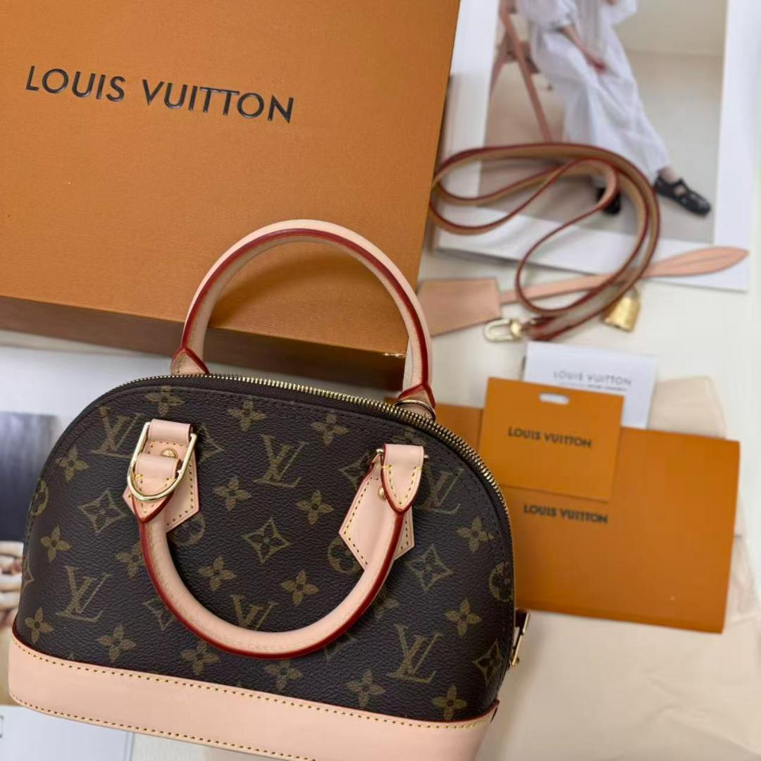 モノグラムショルダーバッグ