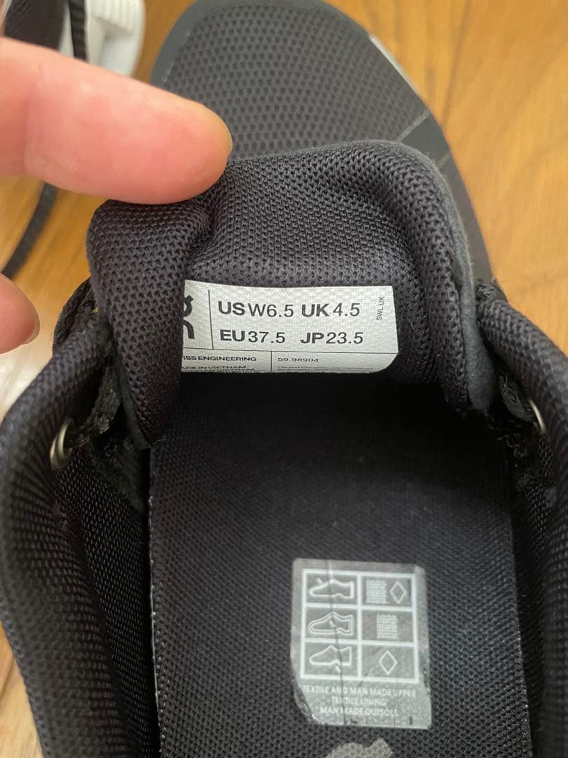 On クラウド5 23.5 ブラック