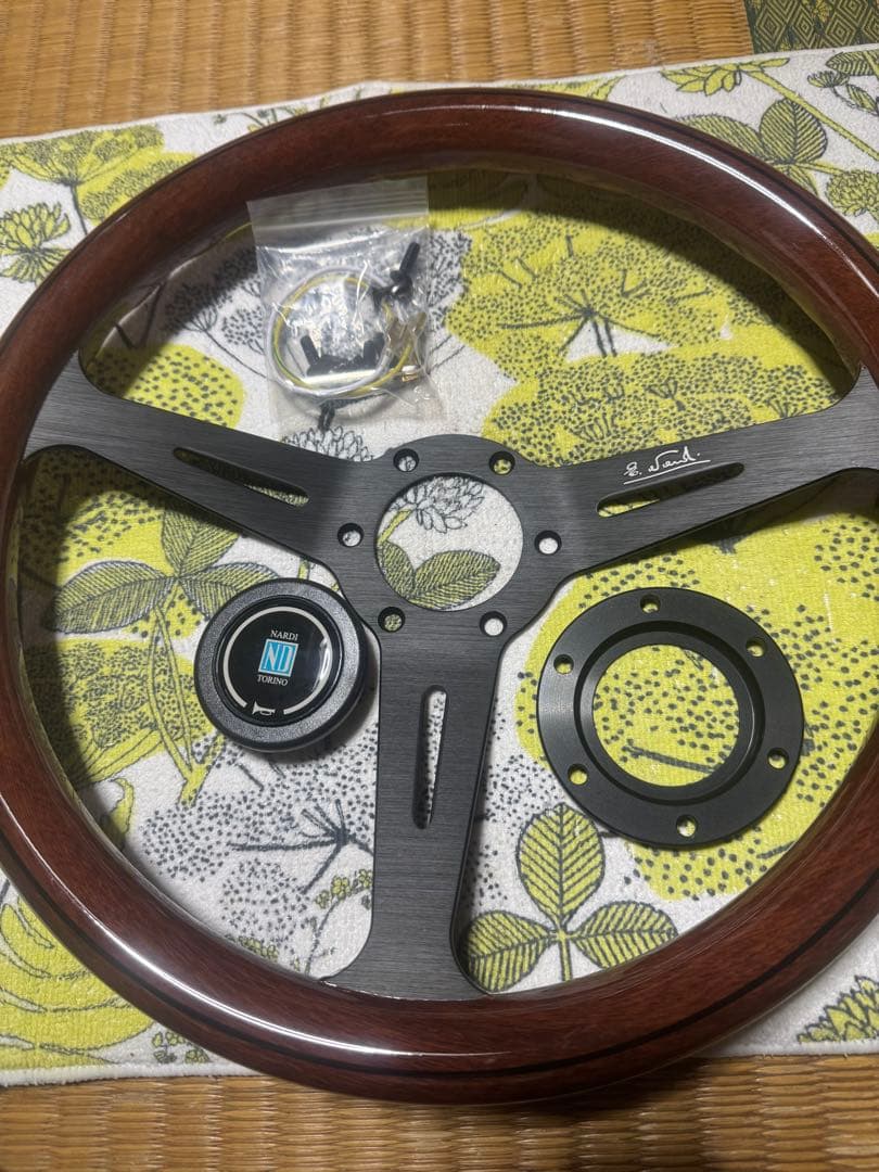 車ステアリング仕切特価品❣️