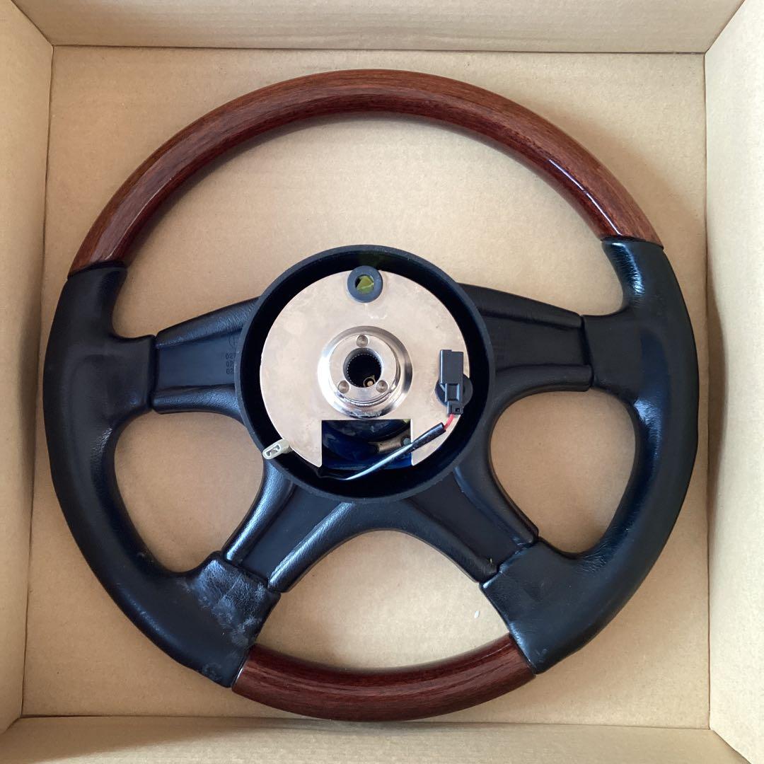 momo スポーツステアリング MAL36 イタリア製