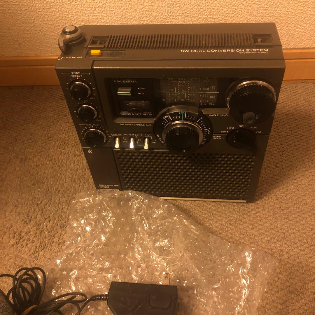 SONY ICF5900ラジオ 本体後期型だと思います。