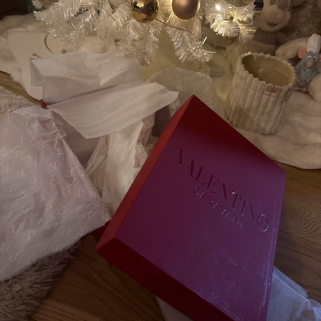 VALENTINOスタッズ付きブラックサンダル