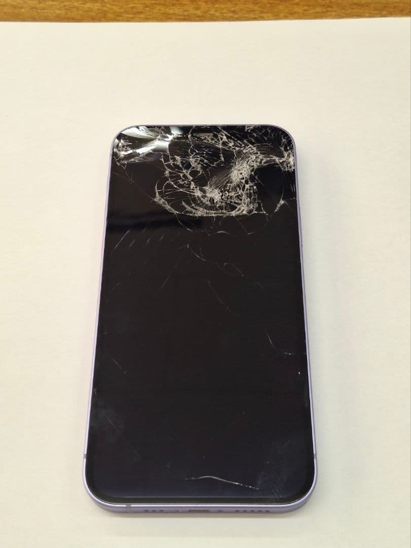 和*ゃ様 ​【ジャンク】iPhone 12 本体 液晶割れ・表示不可（背面・側面