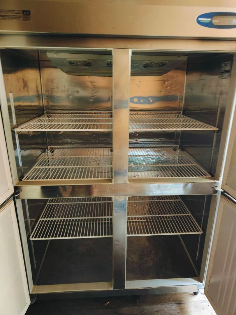 シルバー 4ドア冷凍庫 メタルラック付き