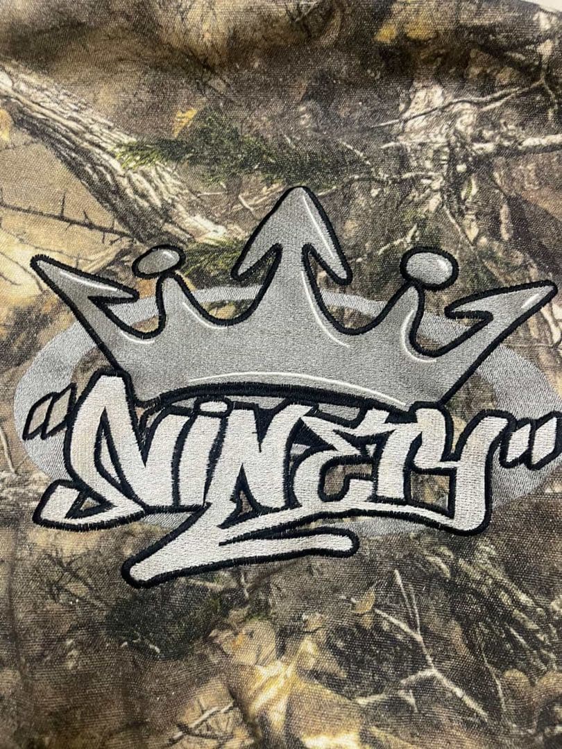 9090 キングロゴスラブデニムファージップフーディー