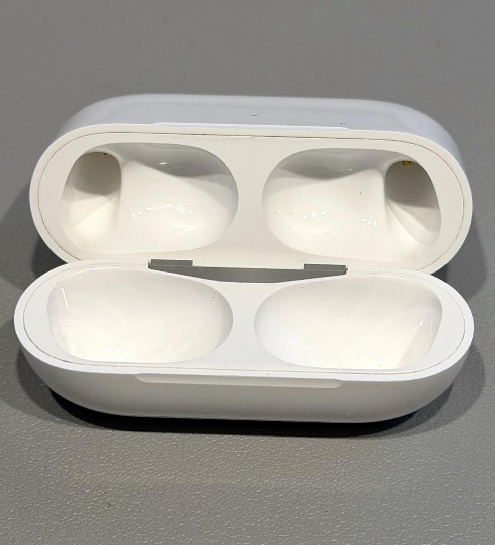 中古 Apple AirPods Pro 第2世代　lightning