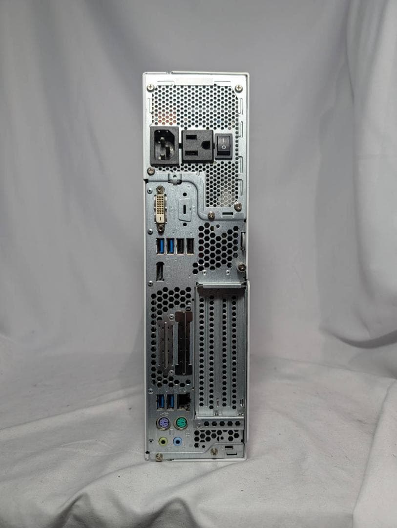 富士通 D588/T 第8世代 i5/8GB/SSD256GB/Win11