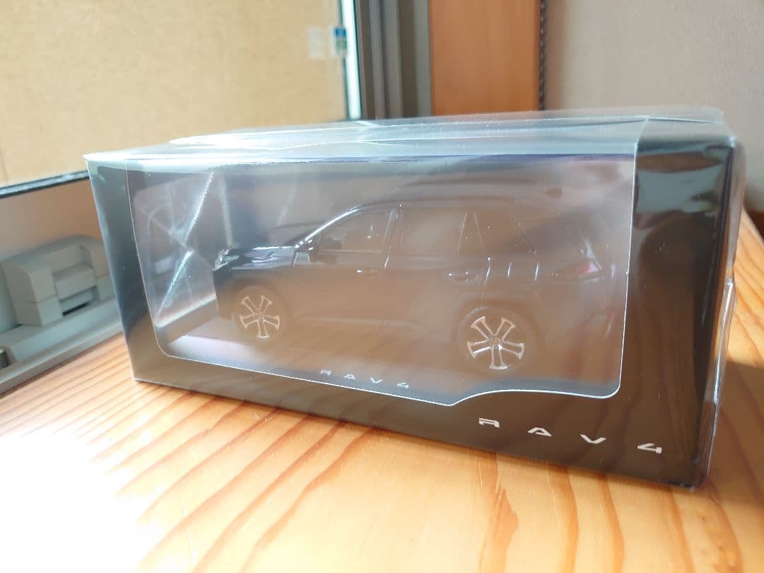 新型RAV4　Zハイブリッド　マッシブグレー　カラーサンプル