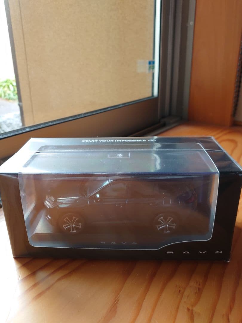 新型RAV4　Zハイブリッド　マッシブグレー　カラーサンプル