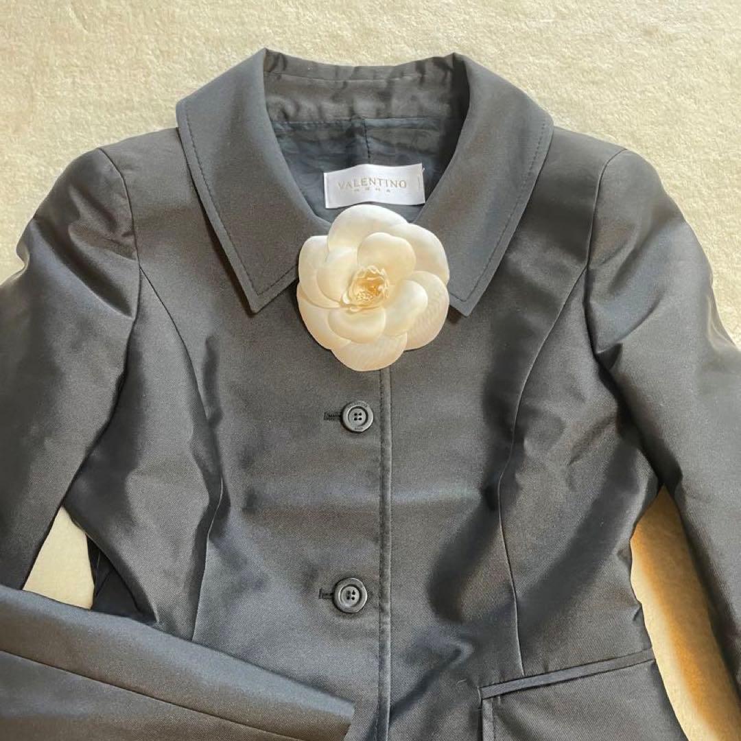 新品、タグ付！VALENTINO 黒スーツ(ジャケット、スカート)冠婚葬祭