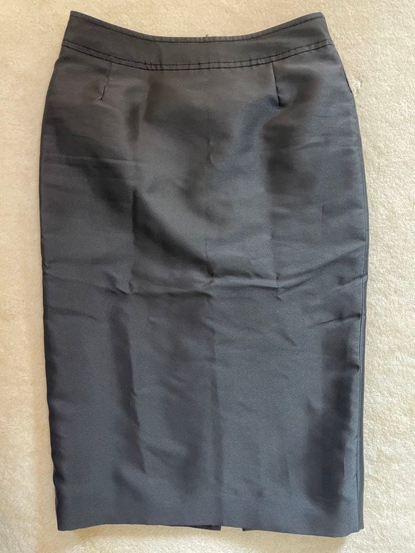 新品、タグ付！VALENTINO 黒スーツ(ジャケット、スカート)冠婚葬祭