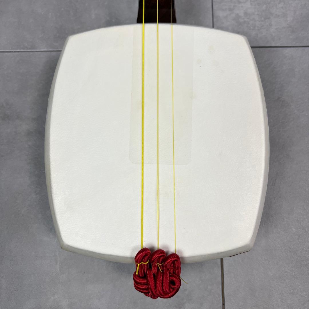 本体比較的美品　津軽三味線　一本溝　正寸　太棹　糸巻き紅木張　べっ甲バチ　東触り