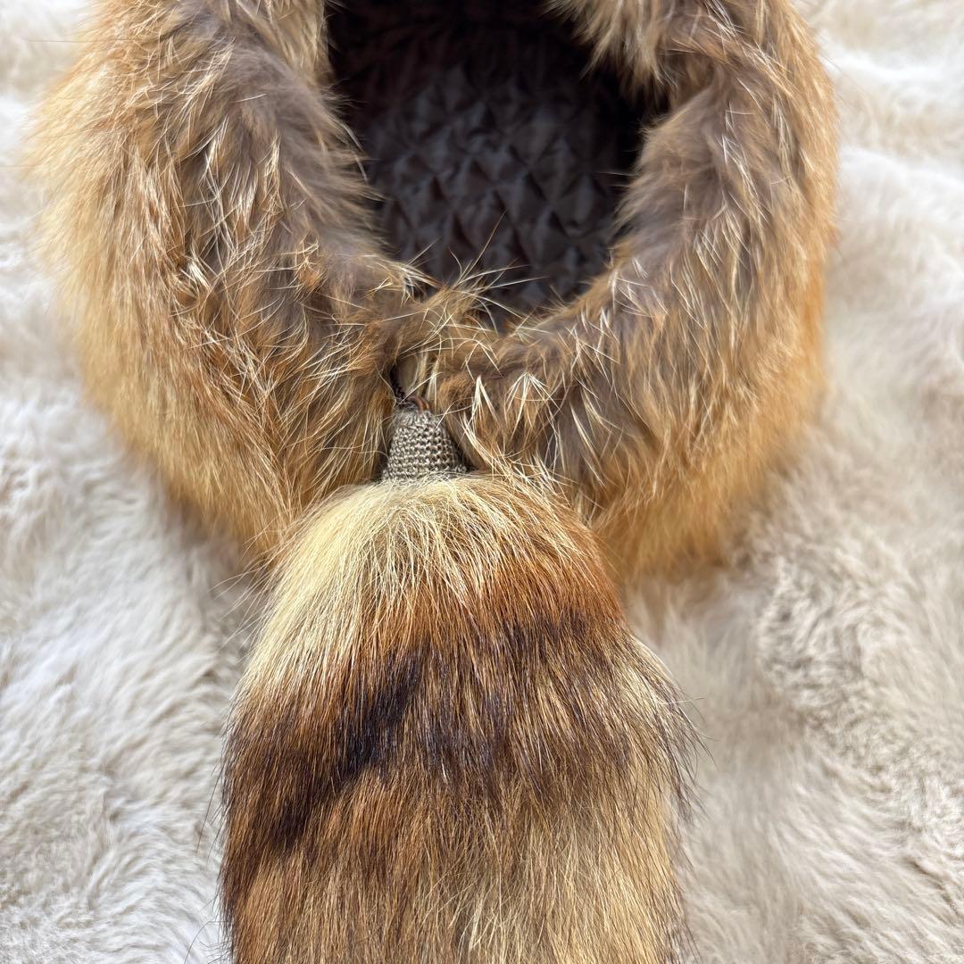 本*二様 【新品未使用】キタキツネの尻尾付き帽子 (リアルファー)