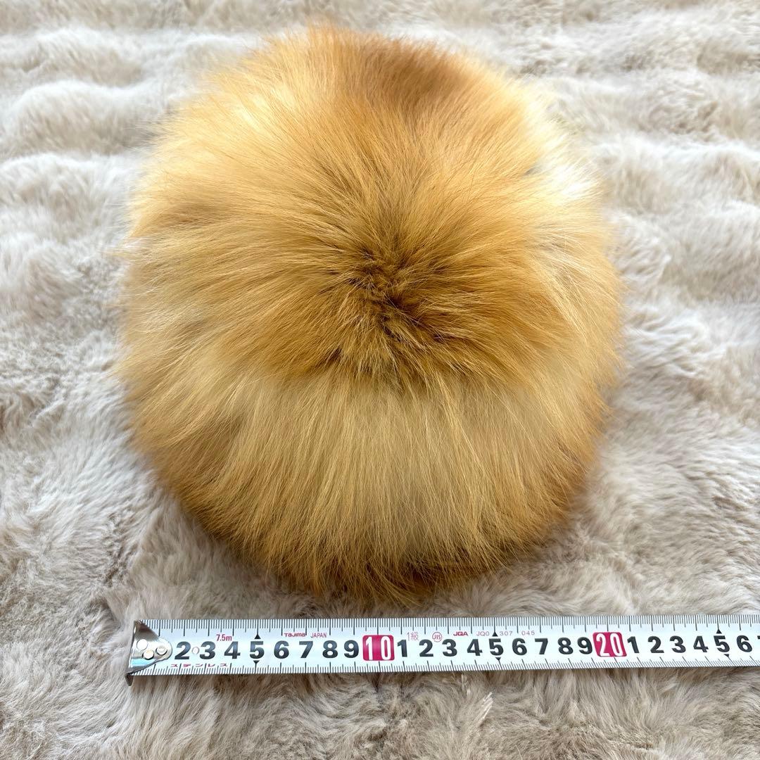 本*二様 【新品未使用】キタキツネの尻尾付き帽子 (リアルファー)