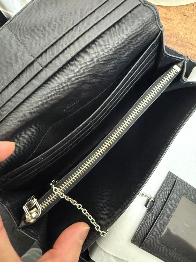 美品 保証書付 PRADA スタッズ付き ブラック長財布