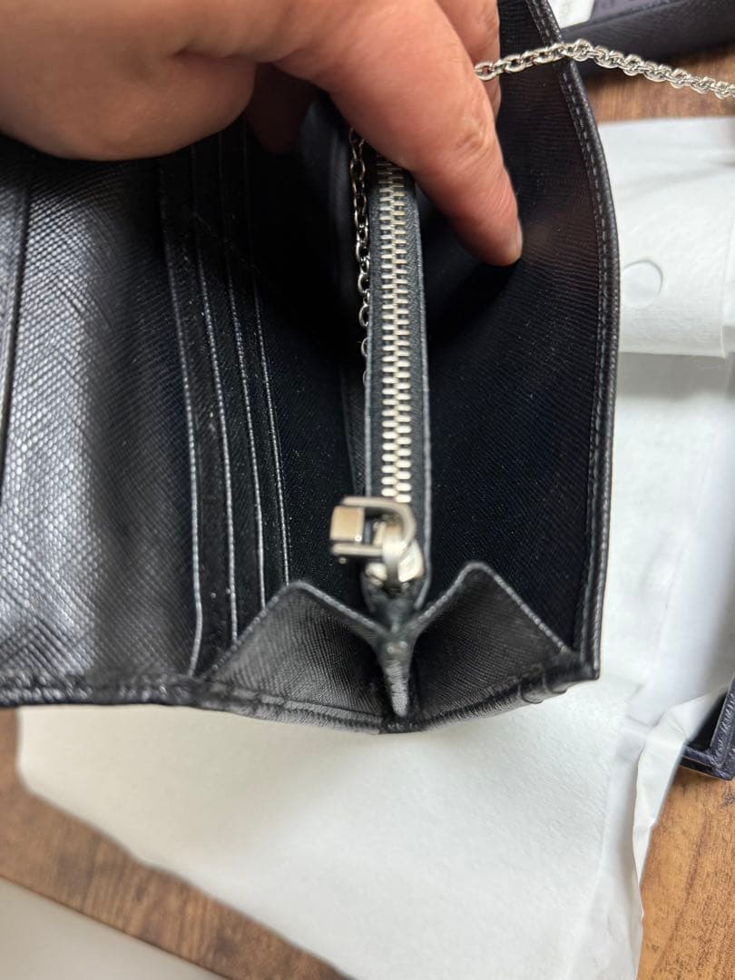 美品 保証書付 PRADA スタッズ付き ブラック長財布