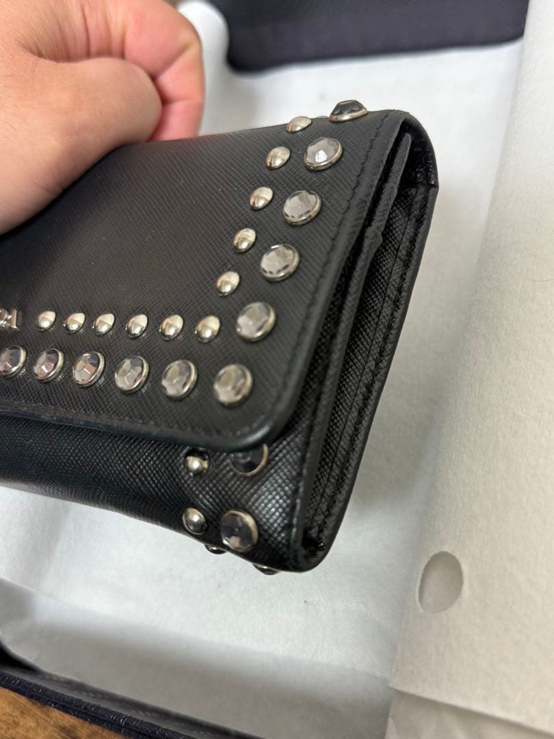 美品 保証書付 PRADA スタッズ付き ブラック長財布