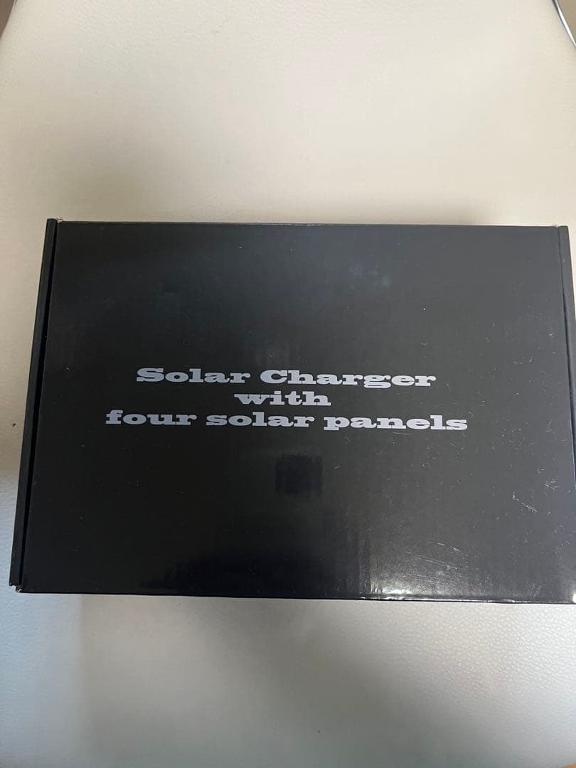 4連ソーラーパネルつきソーラーチャージャー　新品