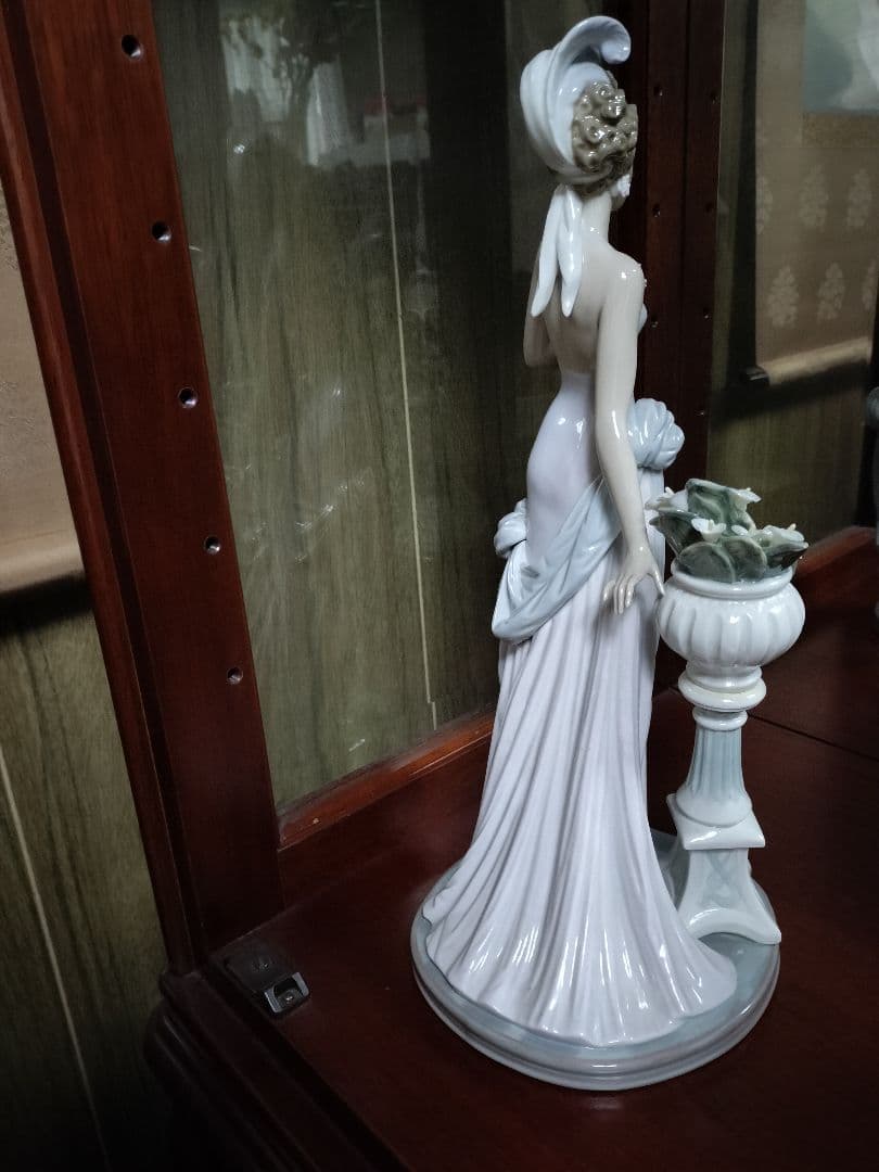 【専用です！】【欠けあり】リヤドロ　大型　 陶器人形　貴婦人　No.5377