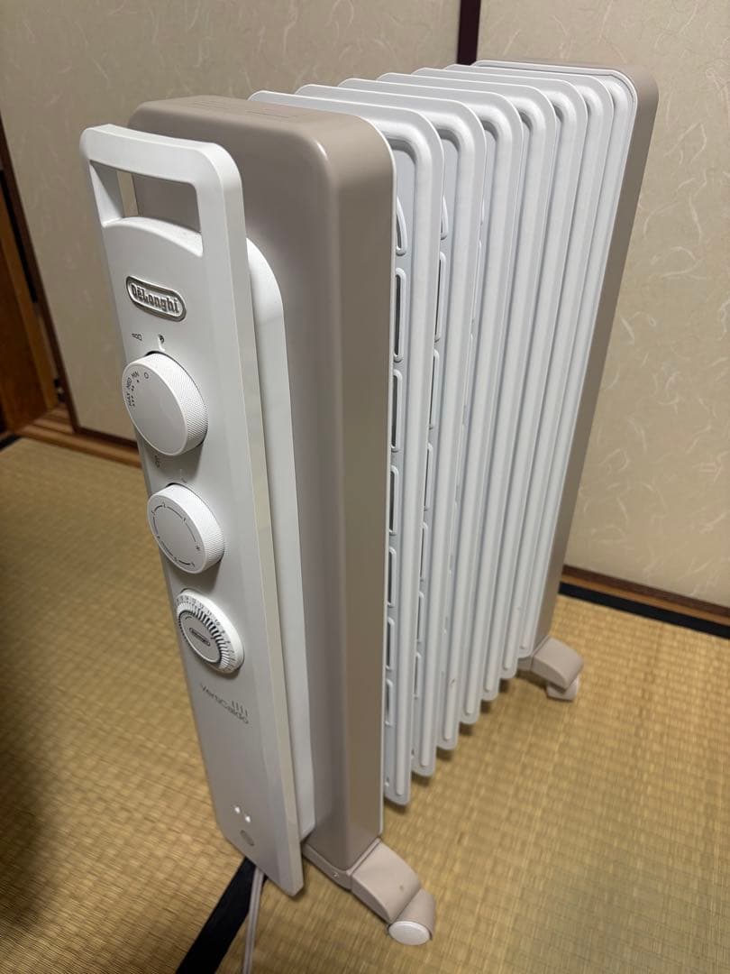 ち*る様 デロンギ　オイルヒーター　ヴェルティカルド RHJ21F0812-WH