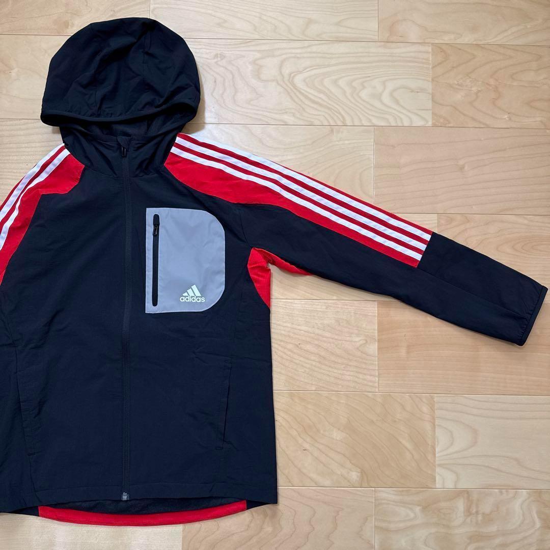 adidas ウィンドブレーカー　上着　裏起毛　通学　黒　赤　160cm 新品